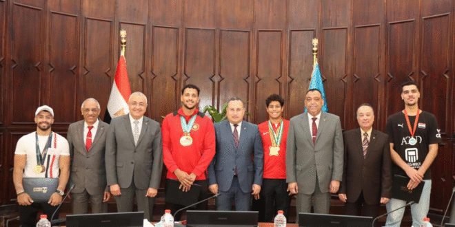 #جامعة الإسكندرية تكرم طلاب متفوقين رياضيا