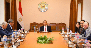 وفد ميرسك مع وزير الخارجية المصري