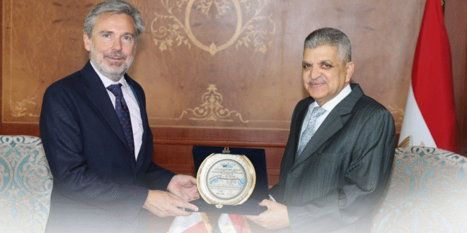 #رئيس قناة السويسم ع السفير الإيطالي بالقاهرة