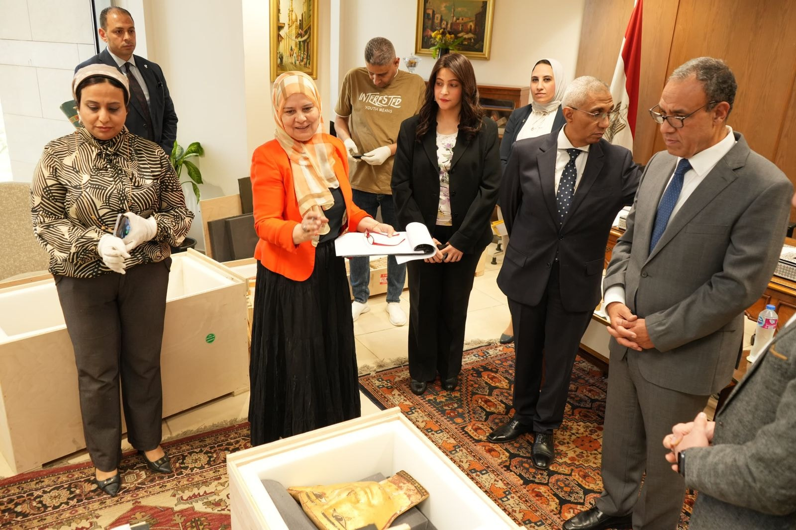 إستلام اثار مصرية مهربة