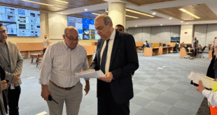 وزير الطيران يتابع حركة الطيران فى المطارات المصرية ***