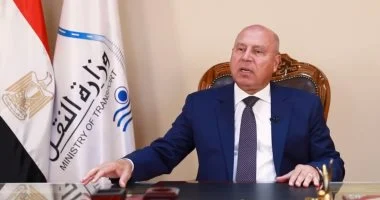الفريق كامل الوزير وزير النقل والصناعة