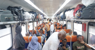 قطار ينقل السودانيين من القاهرة لميناء السد العالي