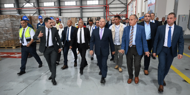 وزير النقل فى ميناء الإسكندرية